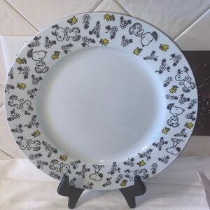 set of 4 ceramic glass peanuts floral dinner plate!